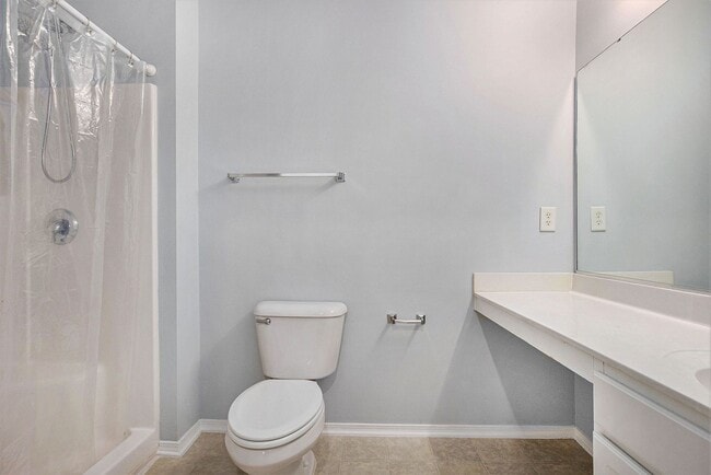 Building Photo - Beautifully Updated 3BR/3BA Coastal Townhome in Prime Location!