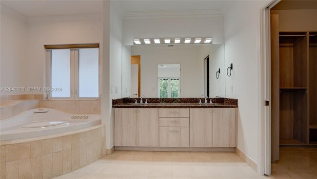 Building Photo - 500 SW 51st Ct