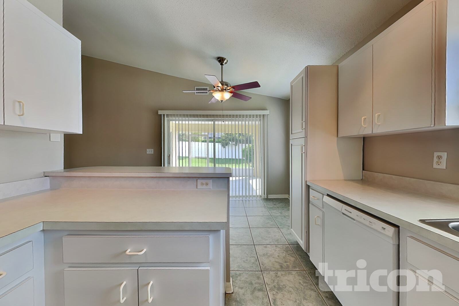 Building Photo - 7641 Manor Dr