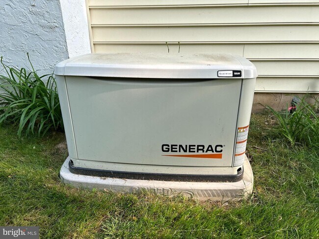 Building Photo - 5 Cedar Woods Dr