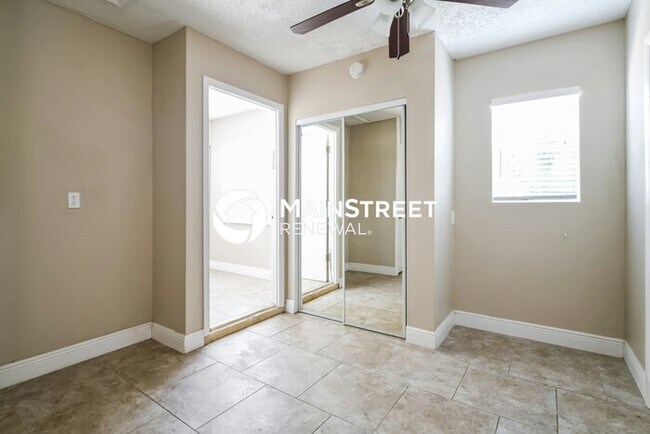 Building Photo - 3 Bedroom Pet-Friendly Home in Port Richey, FL with Main Street Renewal