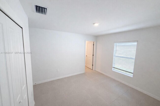 Building Photo - 17240 Cantu Ct