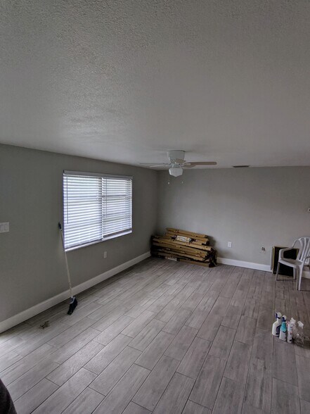 Bonus room with natural light, versatile for office or playroom - 1147 Jennings Dr