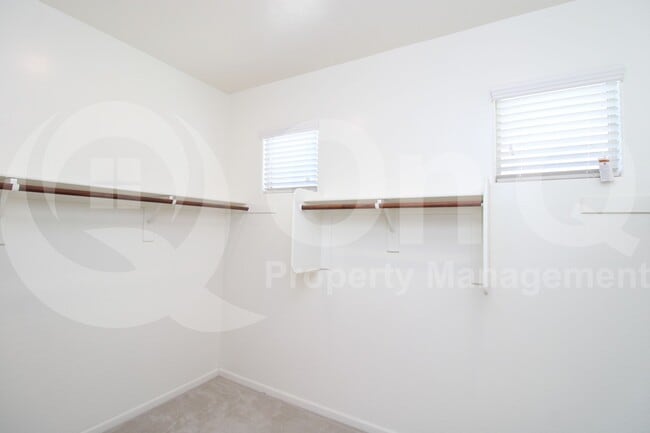 Building Photo - 5353 W Desert Hollow Dr