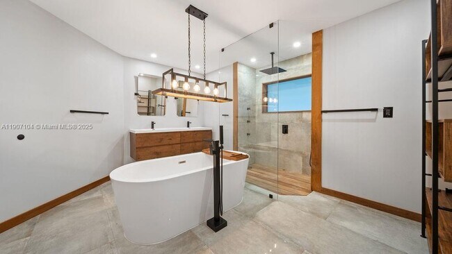 Building Photo - 5831 NW 81st Terrace