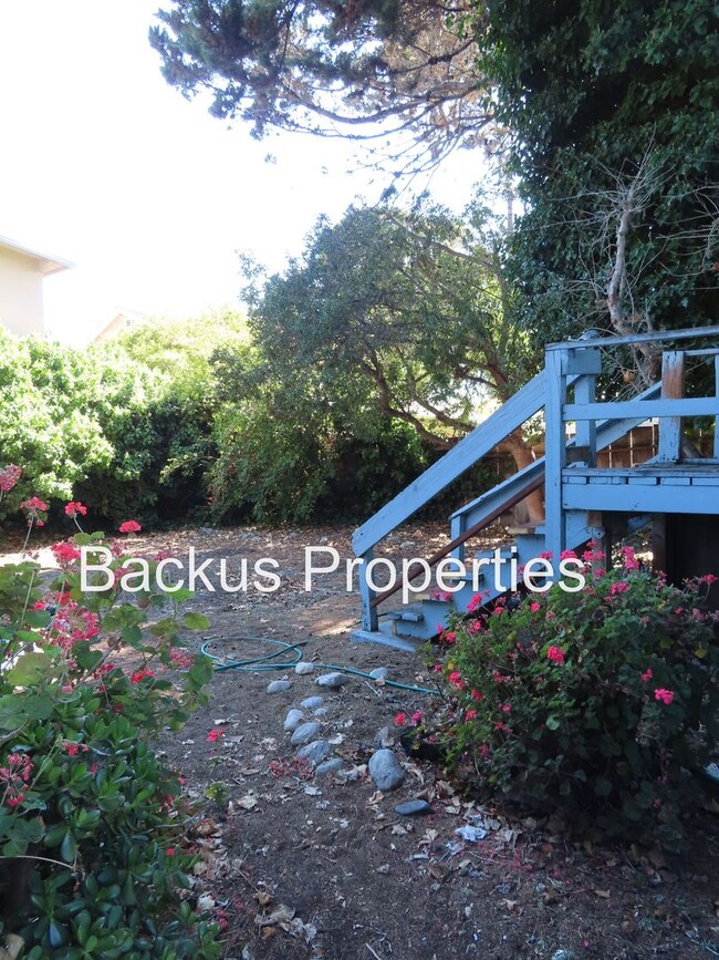 Building Photo - Single level home close to DLI in Monterey