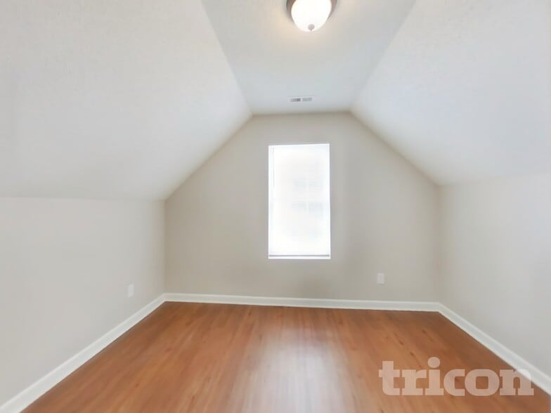 Building Photo - 636 Sadler Glen Dr