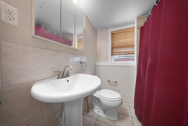 Building Photo - 10 Bigelow St