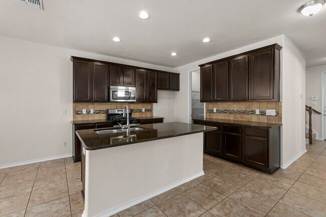 Building Photo - 3918 Woodbridge Way