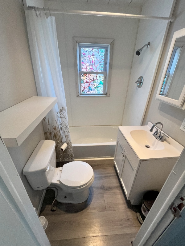 Building Photo - 1403 5th Ave