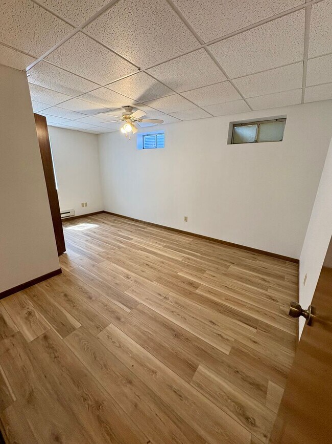 Building Photo - 3 bedroom 2 bathroom