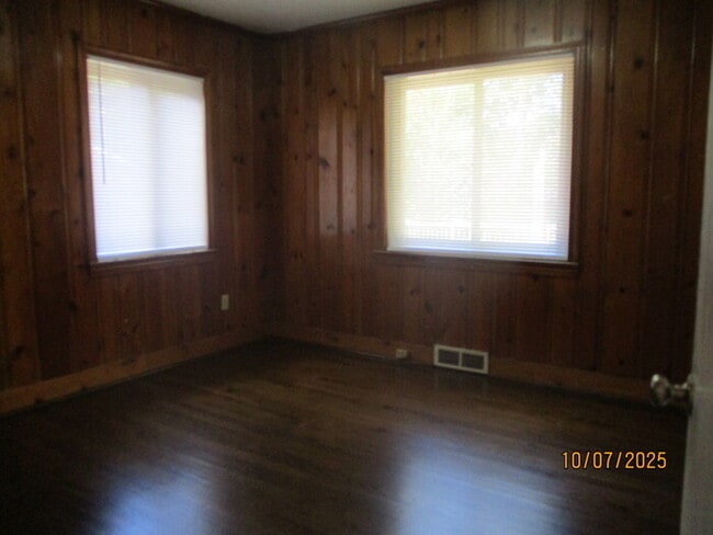 Building Photo - 3823 N Sharon Amity Rd