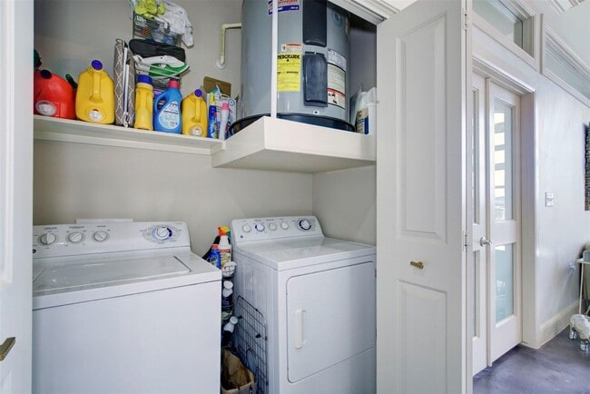 Building Photo - 1010 Rosine St