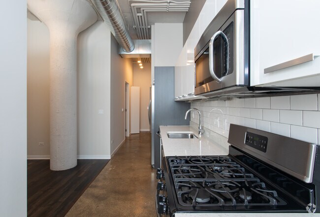 Building Photo - 13thirteen Randolph Street Lofts