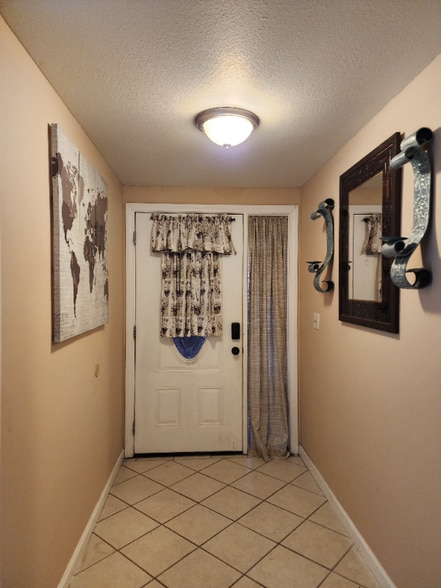 Building Photo - 6245 Ranch Style Highland Home Rnch