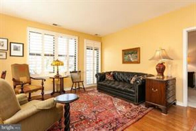 Building Photo - 2026/2027 Gorgeous Village Lofts 2bd plus ...
