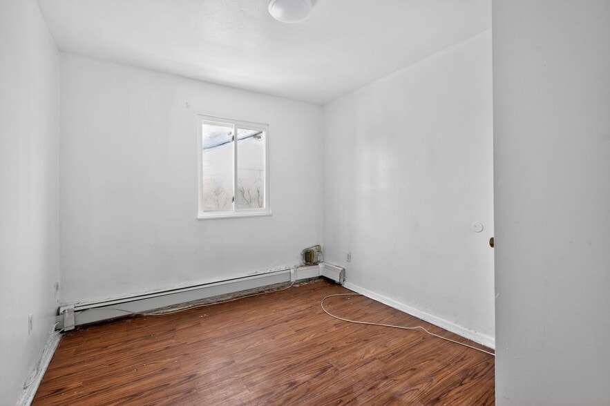 Building Photo - 1102 E 233rd St