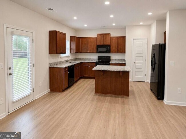 Building Photo - 3 Longbrooke Dr SE
