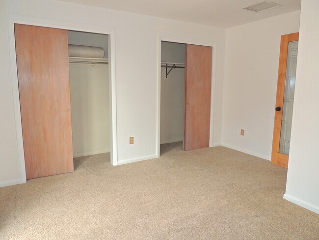 Building Photo - 831 26 Rd