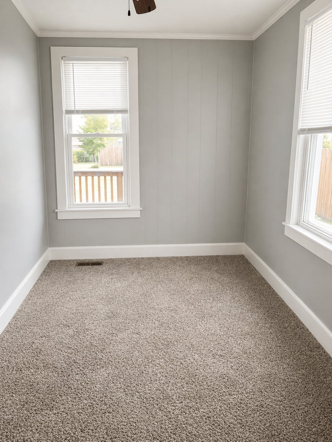 Building Photo - 633 E 11th St