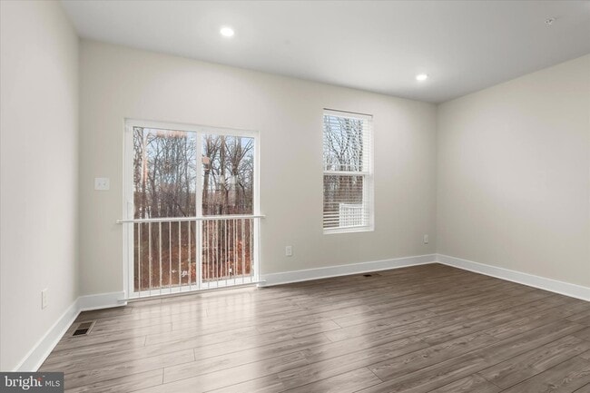 Building Photo - 304 Sweetbay Rd