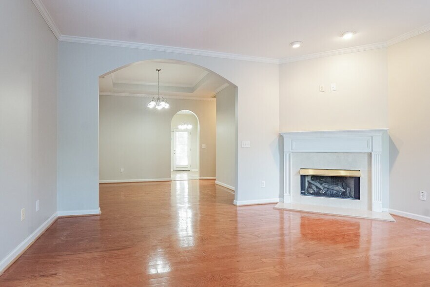 Building Photo - 173 St Charles Dr