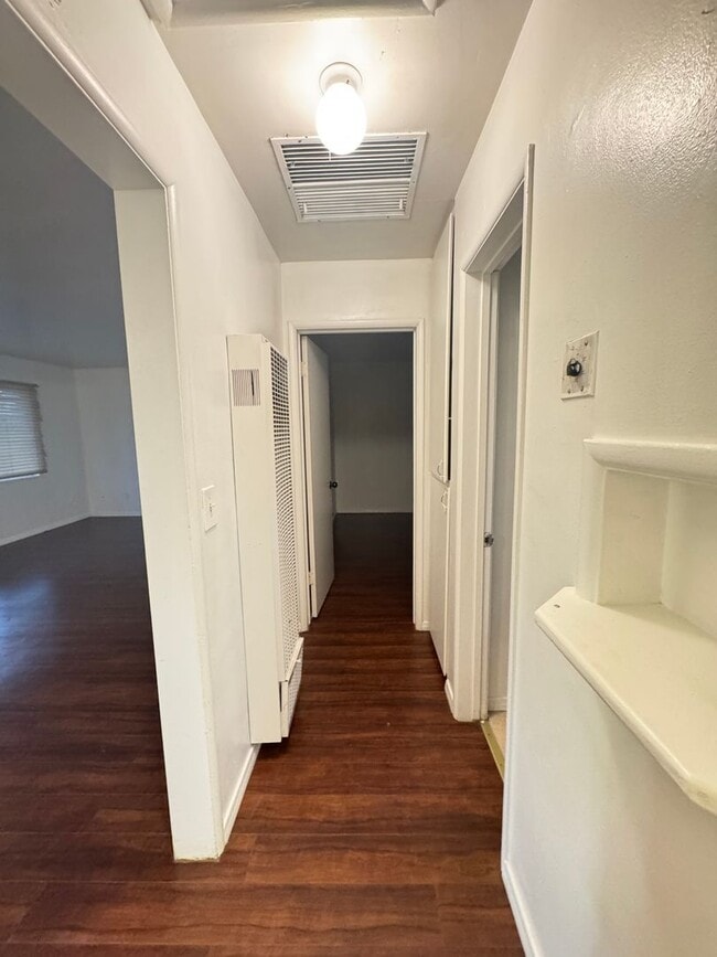 Building Photo - 501 S University St