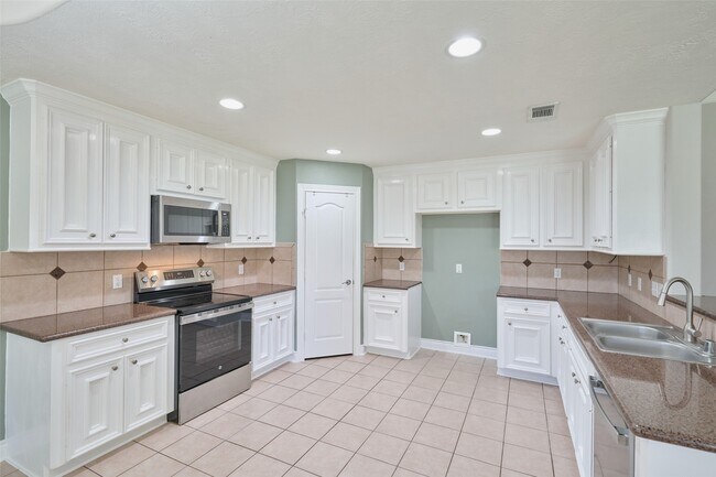 Building Photo - 13313 Enchanted Way