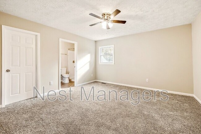 Building Photo - 1604 Crescent Dr