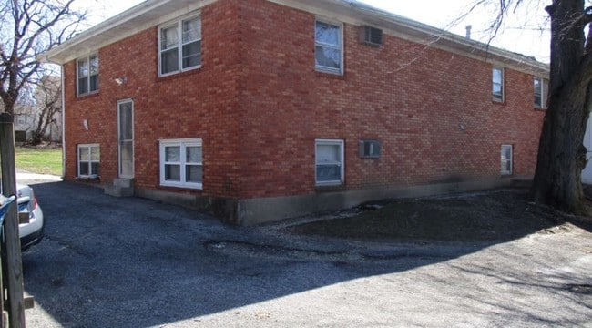 Building Photo - 320 E Vernon Ave