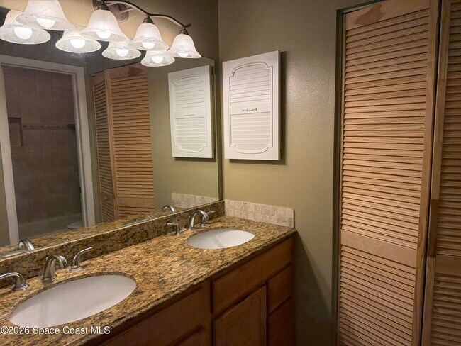 Building Photo - 1461 Sheafe Ave NE