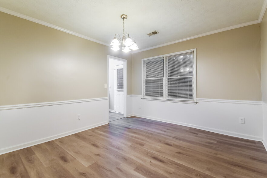 Building Photo - 988 Park Gate Pl