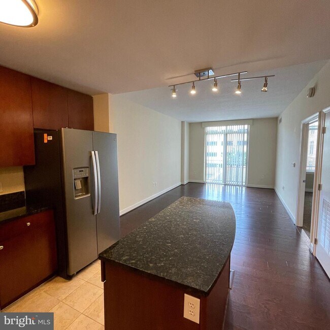 Building Photo - 155 Potomac Passage