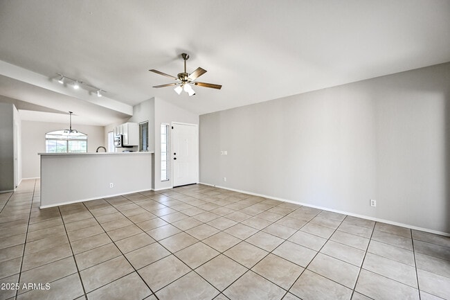 Building Photo - 1060 W Mesquite Ave