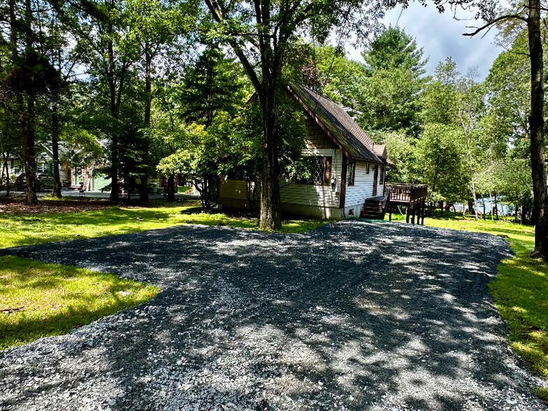 Building Photo - 121 Azalea Dr