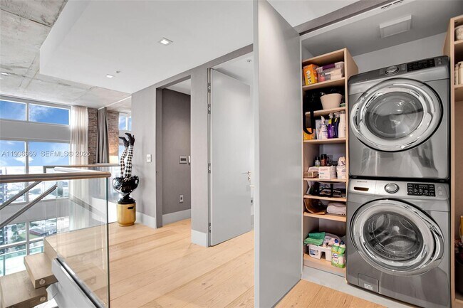 Building Photo - 3301 NE 1st Ave