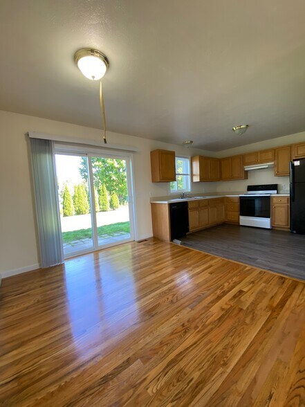 Building Photo - 204 Betsinger Rd