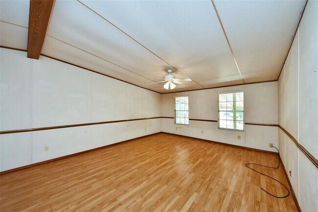 Building Photo - 18915 Sawmill Dr