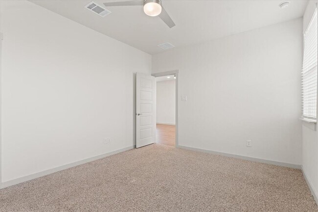 Building Photo - 523 Millbrook Blvd