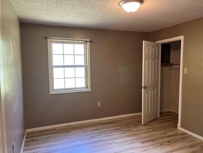 Building Photo - Come take a look at this 3-bedroom 2-bath home in Dover.