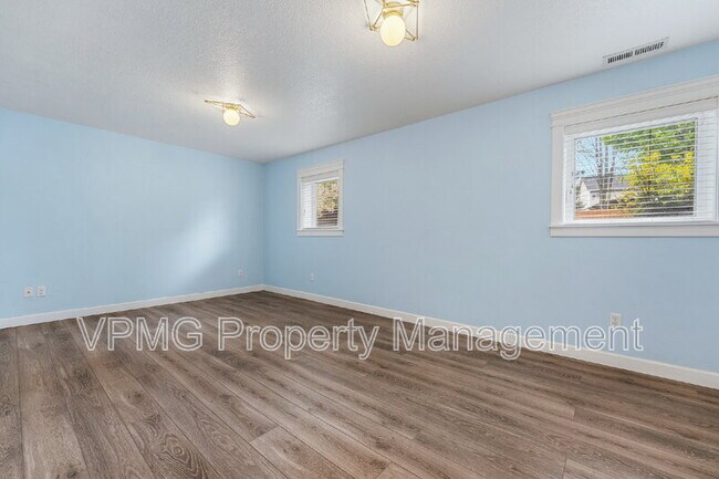 Building Photo - 16704 NE 29th Ave