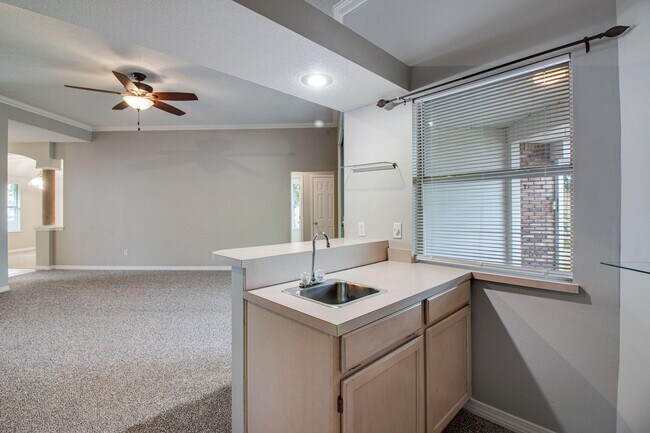 Building Photo - 404 Ridge Wood Cir