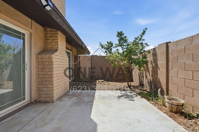 Building Photo - 1660 W Village Way