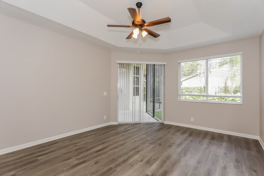 Building Photo - 2560 Jardin Manor