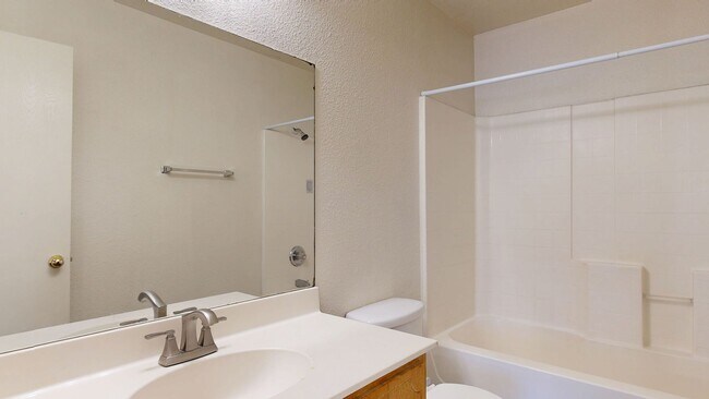 Building Photo - 2 WEEKS FREE RENT +  STAINLESS STEEL APPLIANCES!!!!