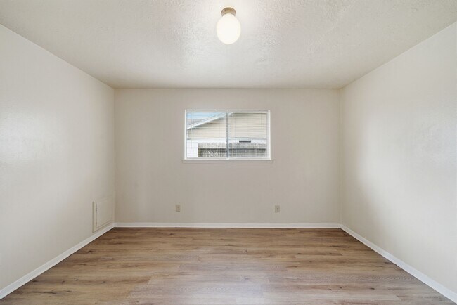 Building Photo - 4506 Jamaica Ln