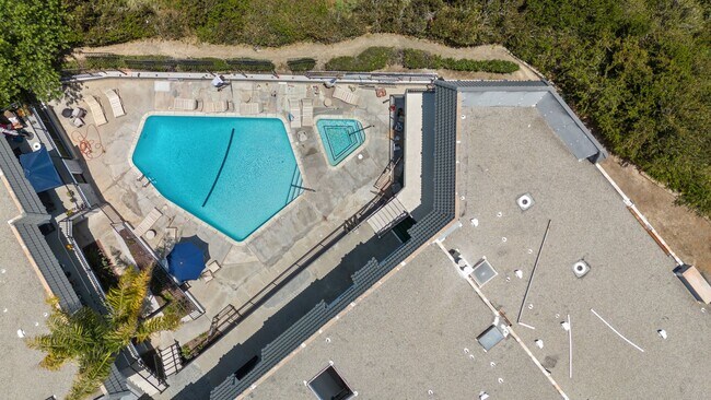 Building Photo - Live in Luxury: Spacious Sanctuary - Oceanfront Condo View Home with Mesmerizing Pacific Views