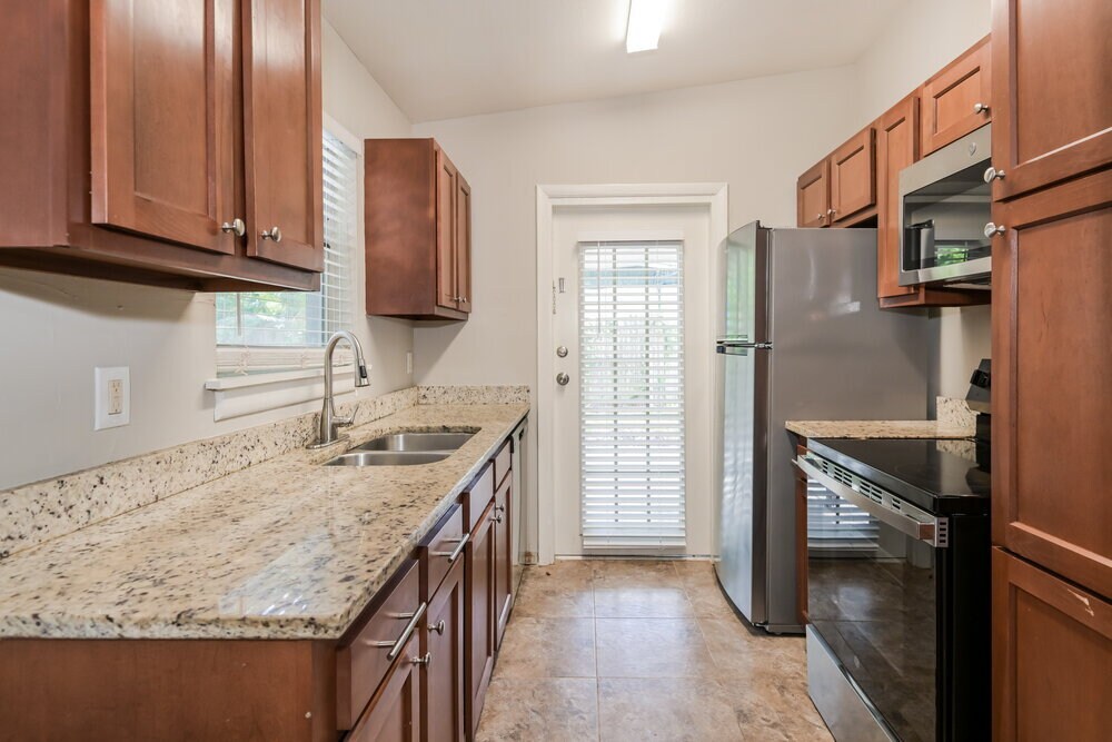 Building Photo - 2219 Limoges Dr E