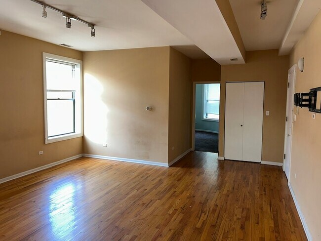 Building Photo - 5900 S King Dr