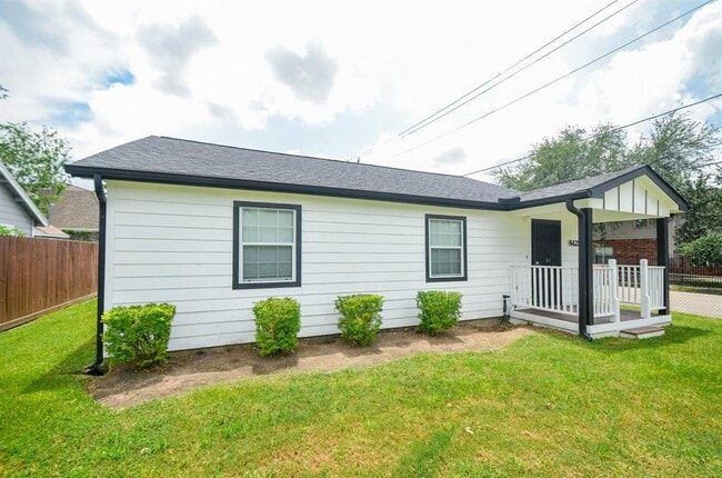 Primary Photo - 6425 Sidney St